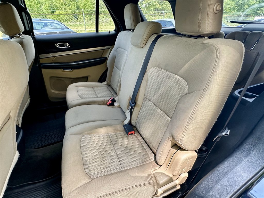 2017 Ford Explorer photo