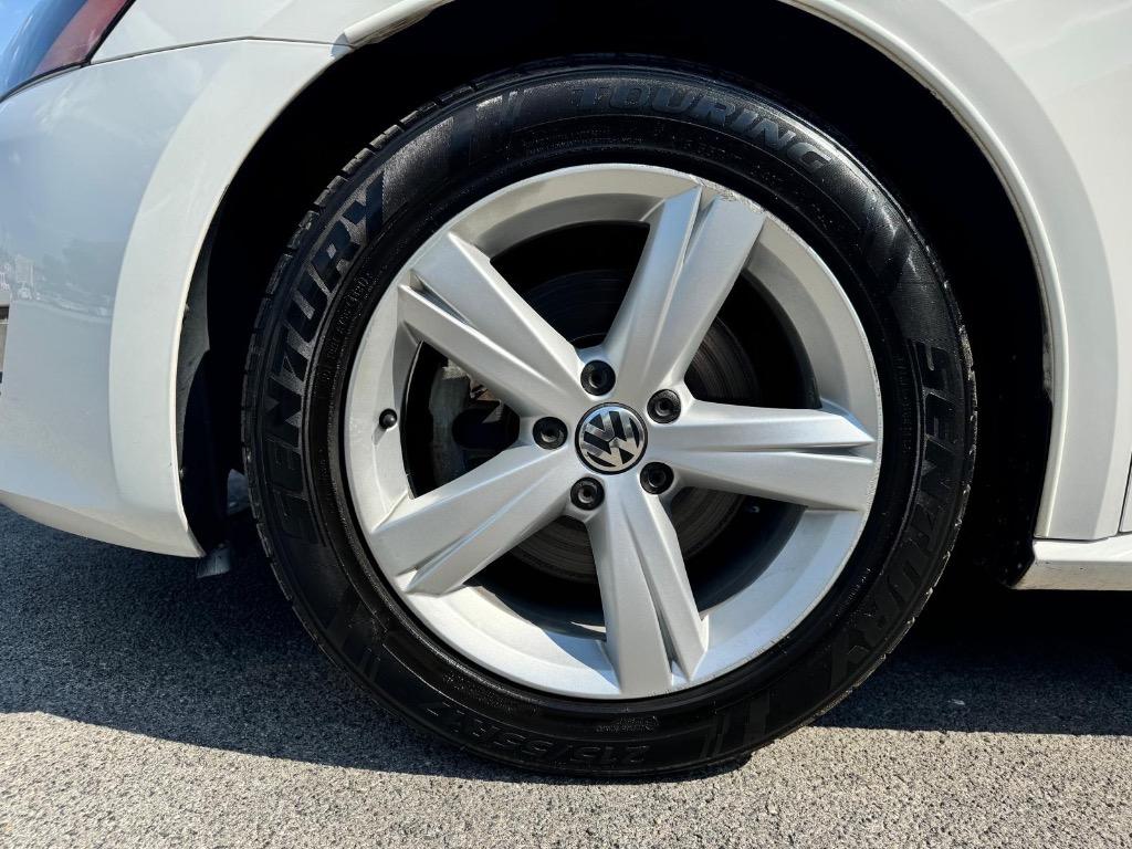 2015 Volkswagen Passat Limited Edition photo