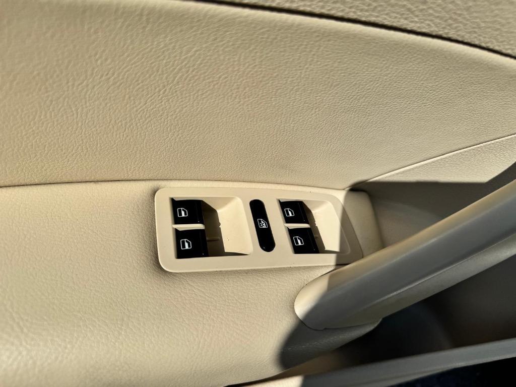 2015 Volkswagen Passat Limited Edition photo