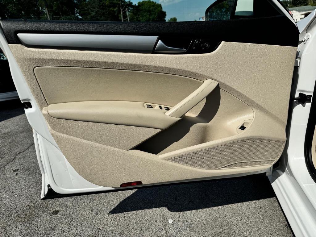 2015 Volkswagen Passat Limited Edition photo