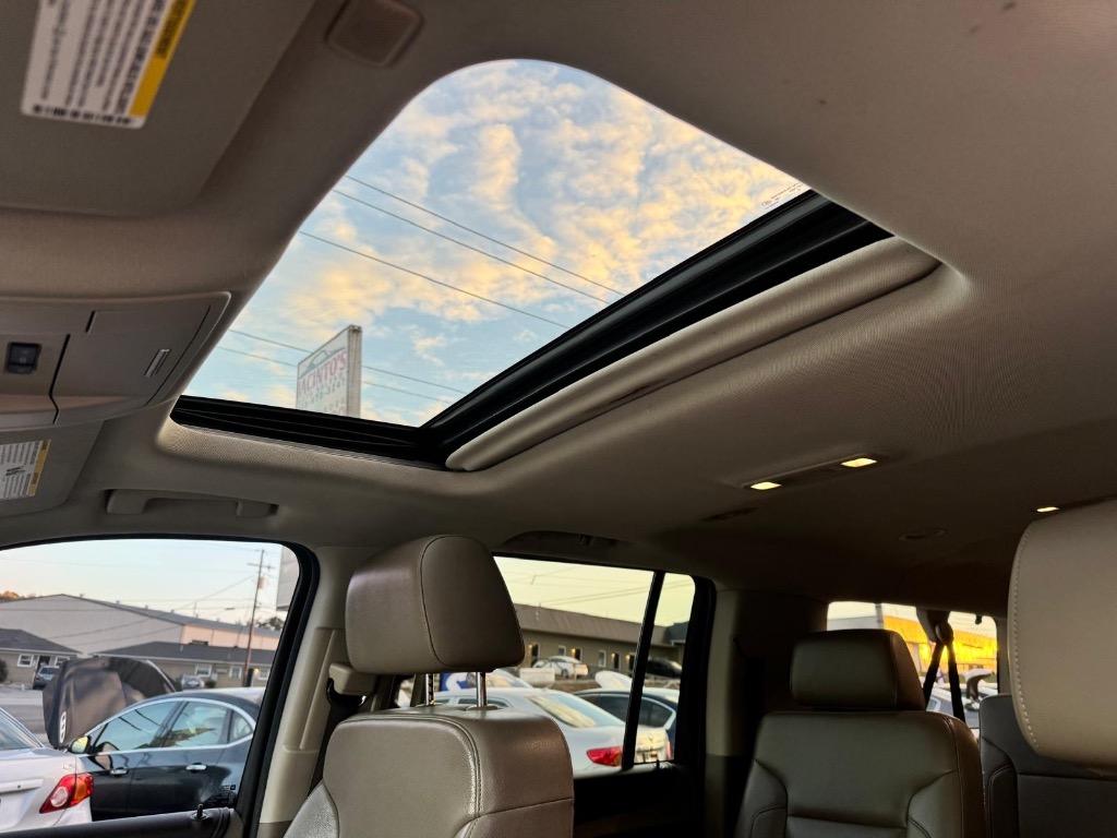 2017 Chevrolet Suburban 1500 Premier photo