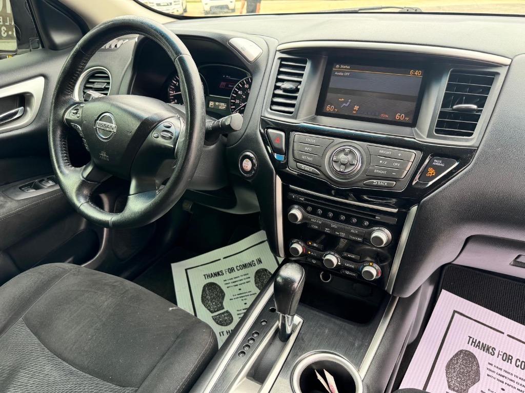 2014 Nissan Pathfinder S photo