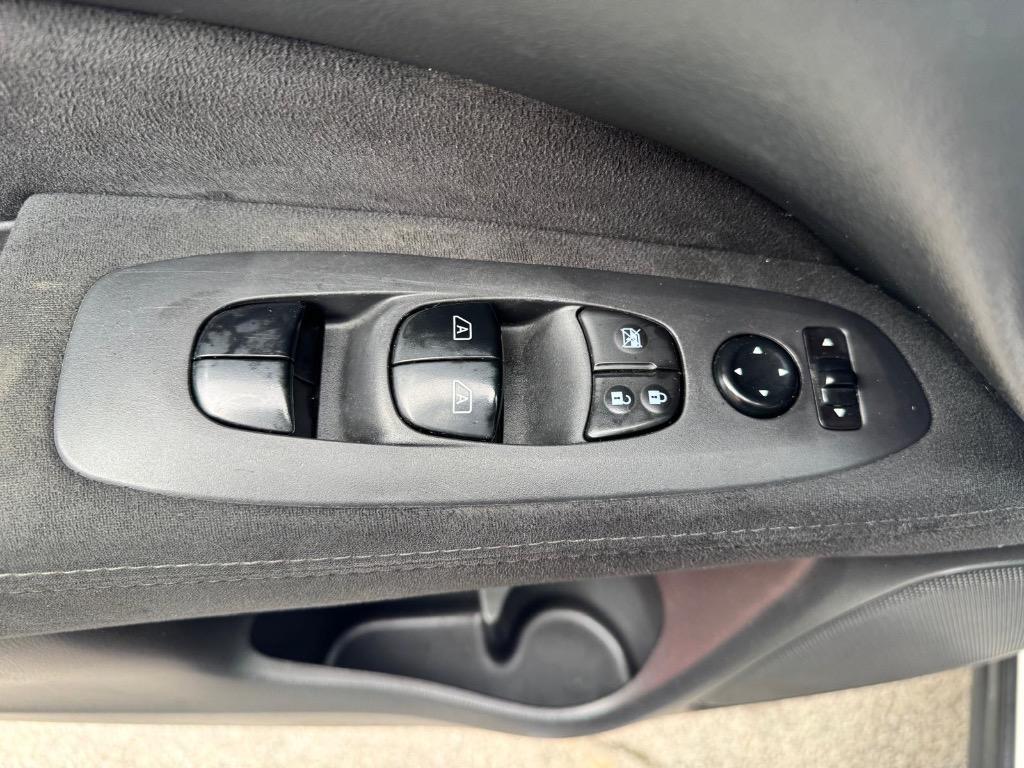 2014 Nissan Pathfinder S photo