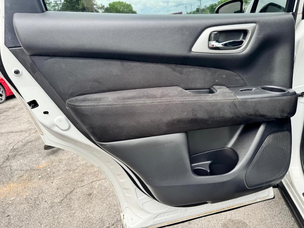 2014 Nissan Pathfinder S photo