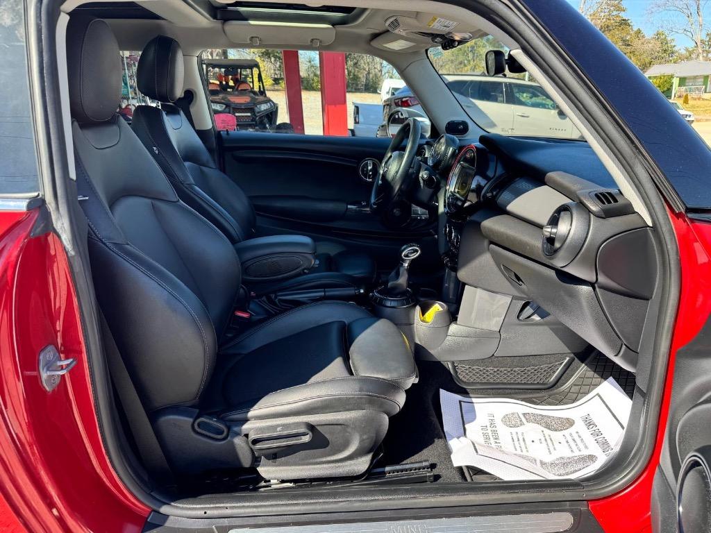 2015 MINI Cooper photo