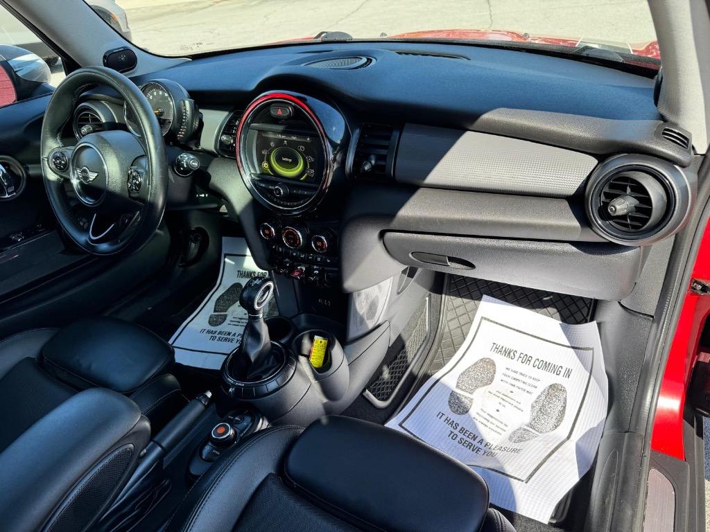 2015 MINI Cooper photo