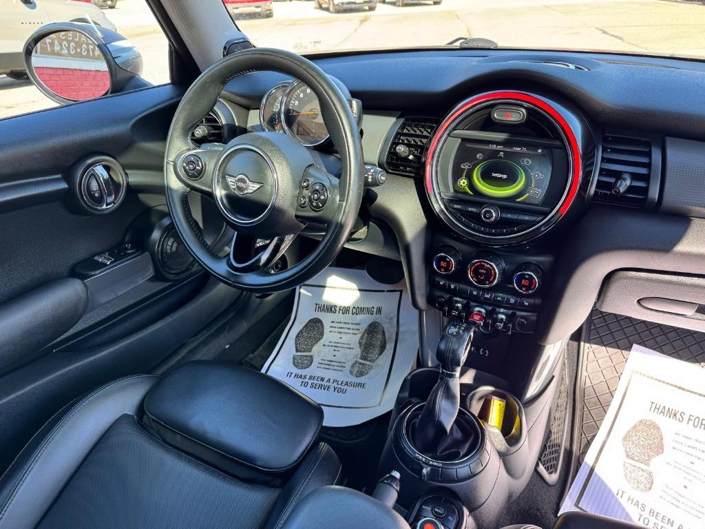 2015 MINI Cooper photo