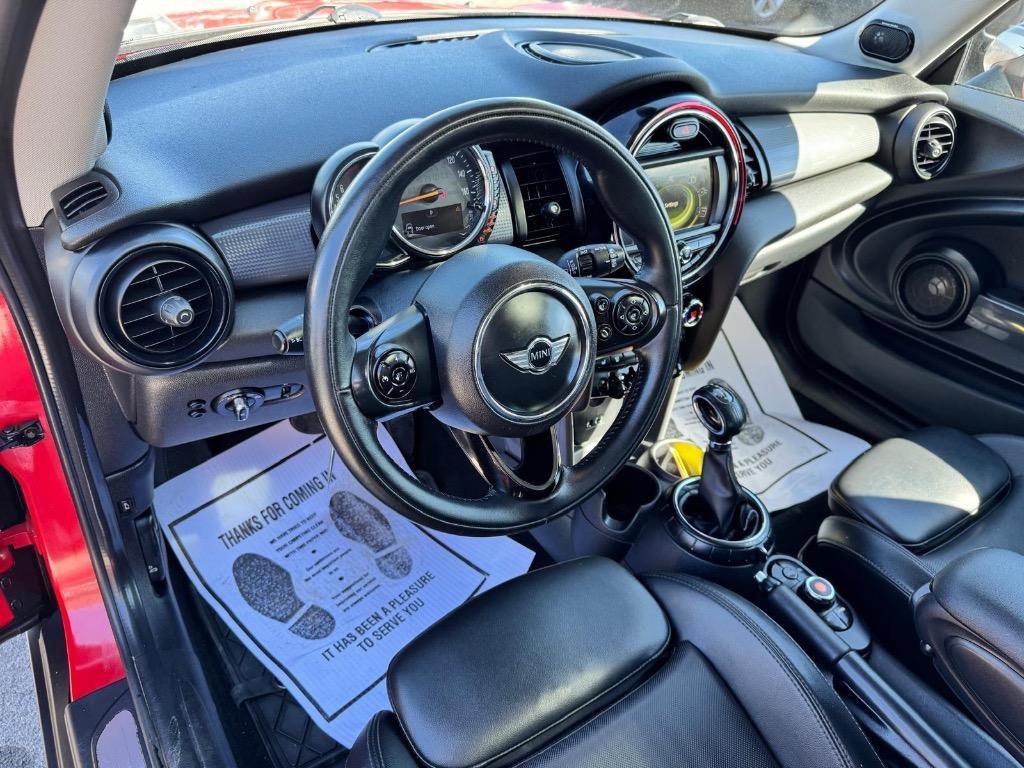 2015 MINI Cooper photo