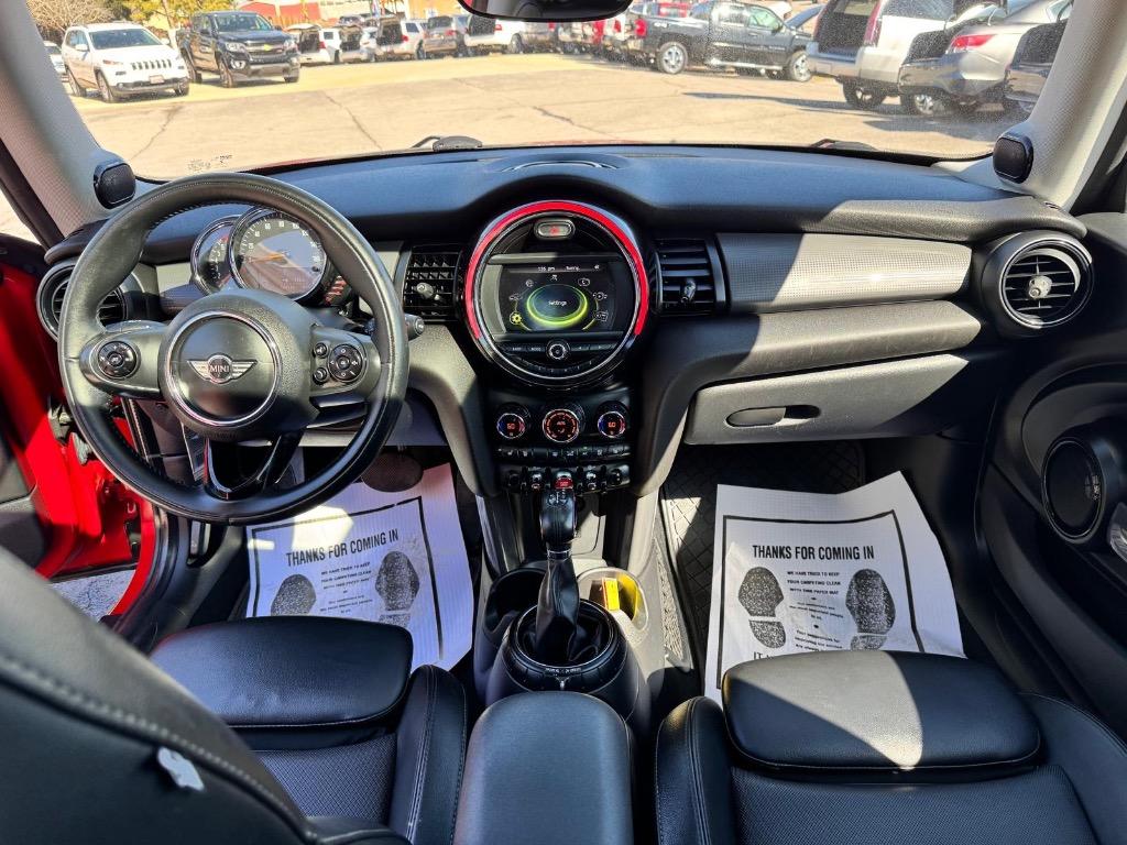 2015 MINI Cooper photo