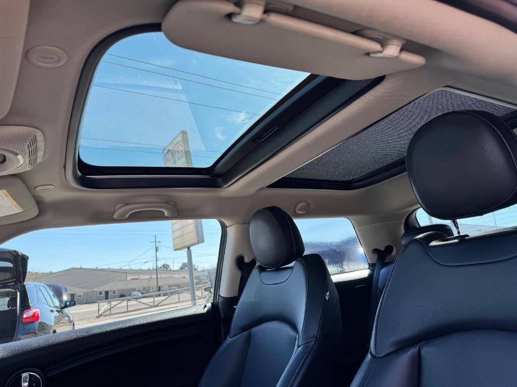 2015 MINI Cooper photo
