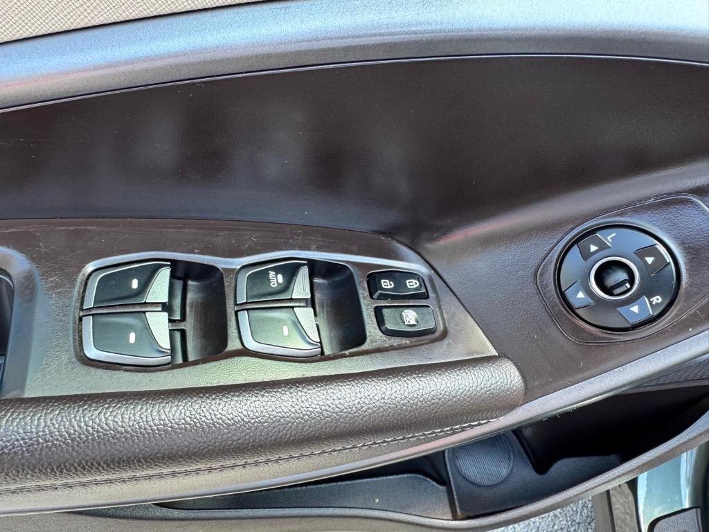 2013 Hyundai Santa Fe - $10,995