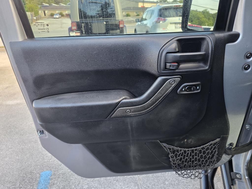 2015 Jeep Wrangler - $17,995