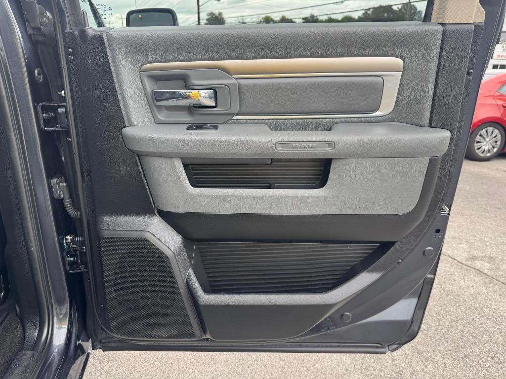 2017 Ram 1500 - $18,995