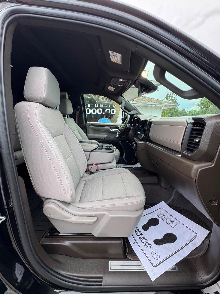 2024 Chevrolet Silverado 1500 - $41,995
