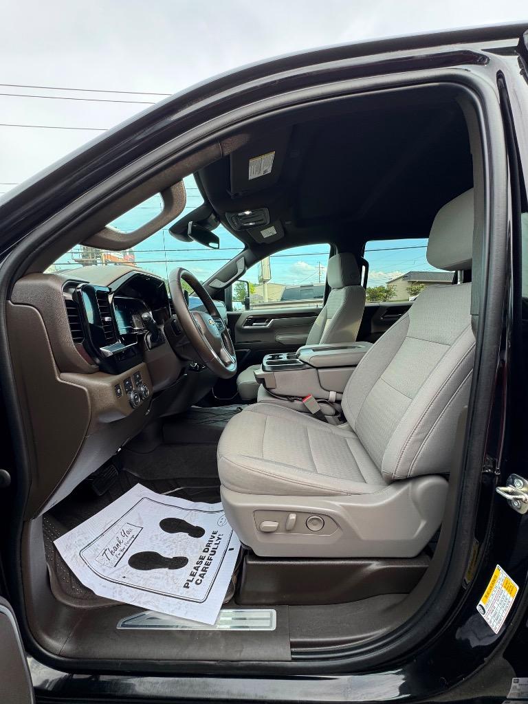 2024 Chevrolet Silverado 1500 - $41,995