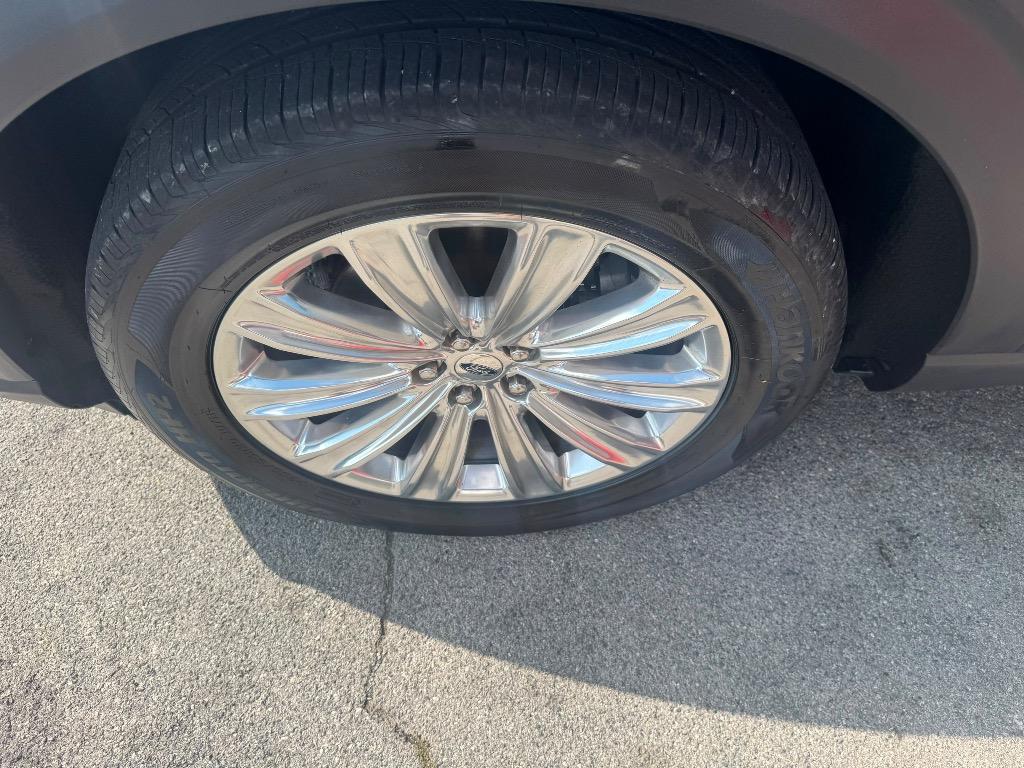 2020 Ford Explorer - $17,995