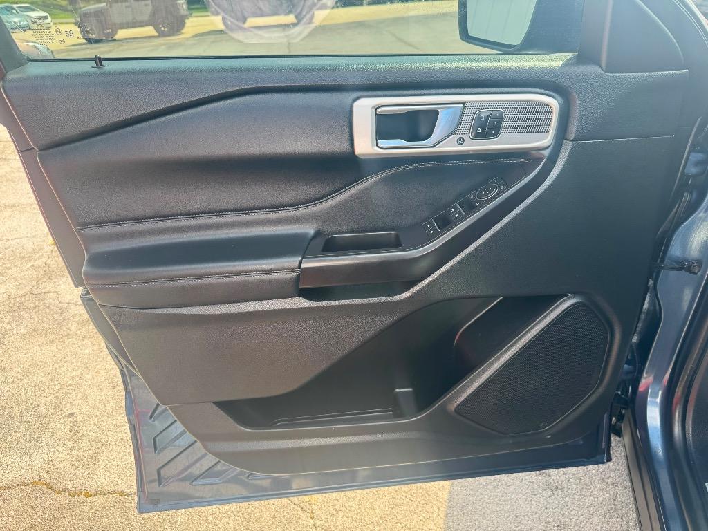 2020 Ford Explorer - $17,995