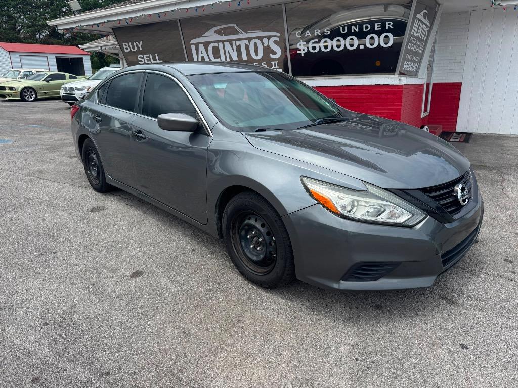2017 Nissan Altima - $7,995