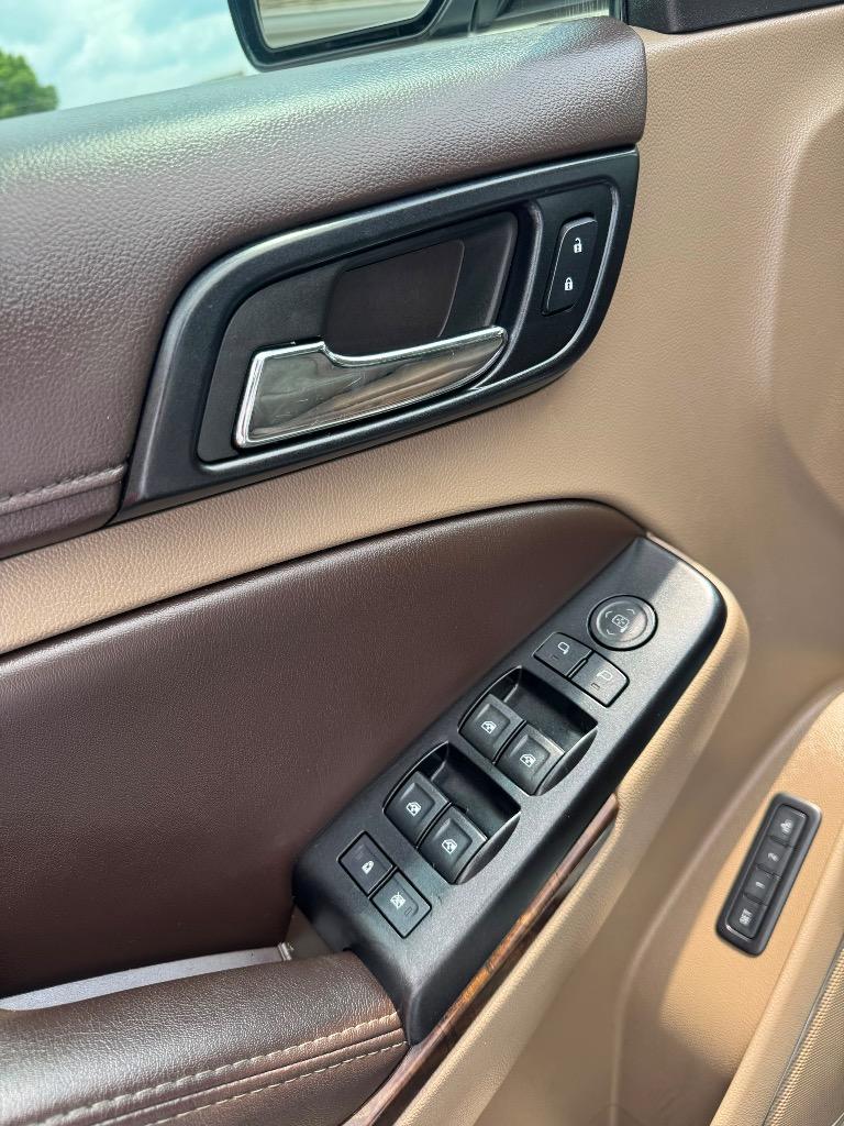 2015 Chevrolet Suburban - $17,995