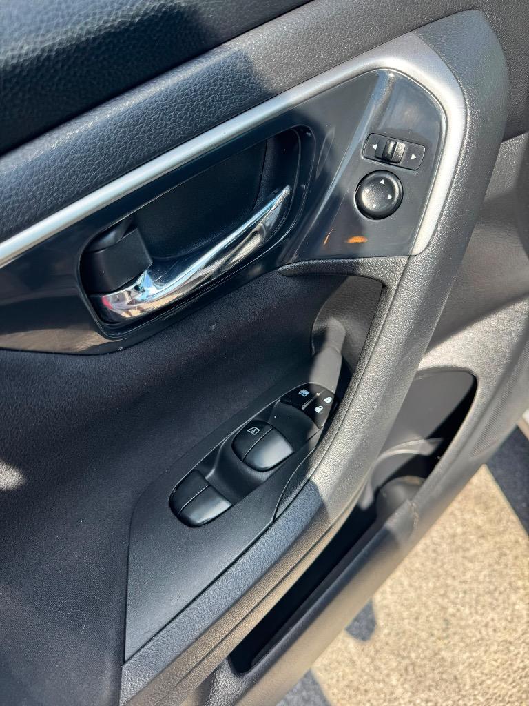 2014 Nissan Altima - $7,995