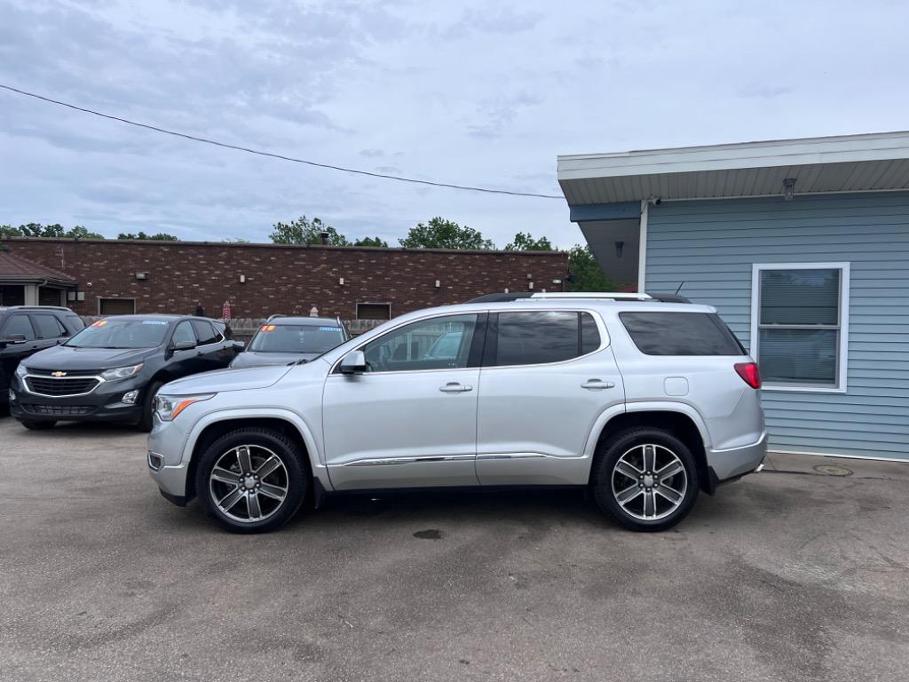 2018 GMC Acadia Denali photo
