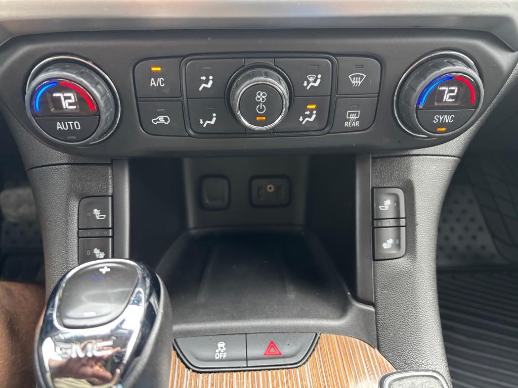2017 GMC Acadia SLE2 photo