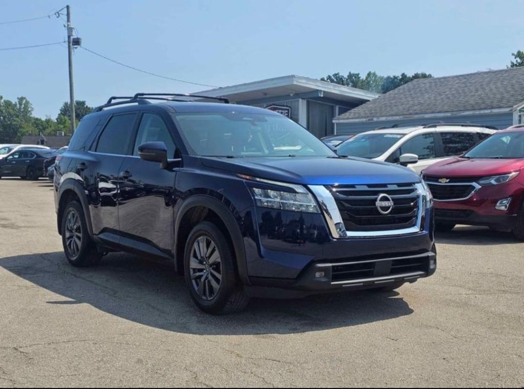 2022 Nissan Pathfinder SV photo