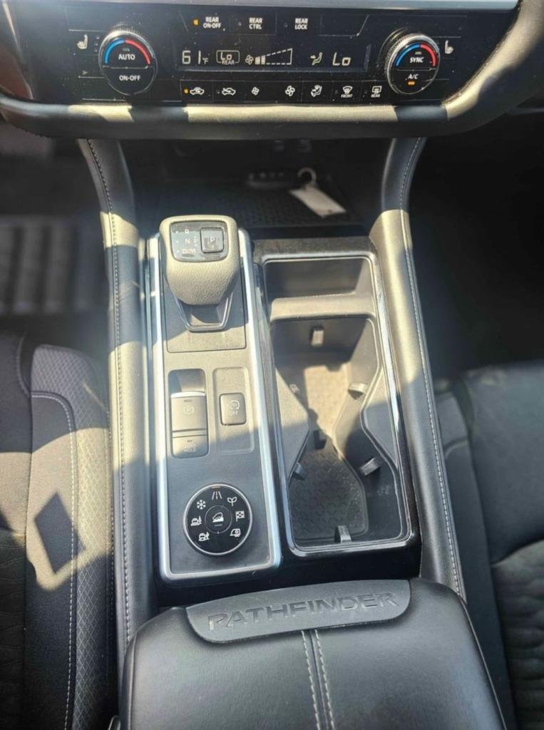 2022 Nissan Pathfinder SV photo