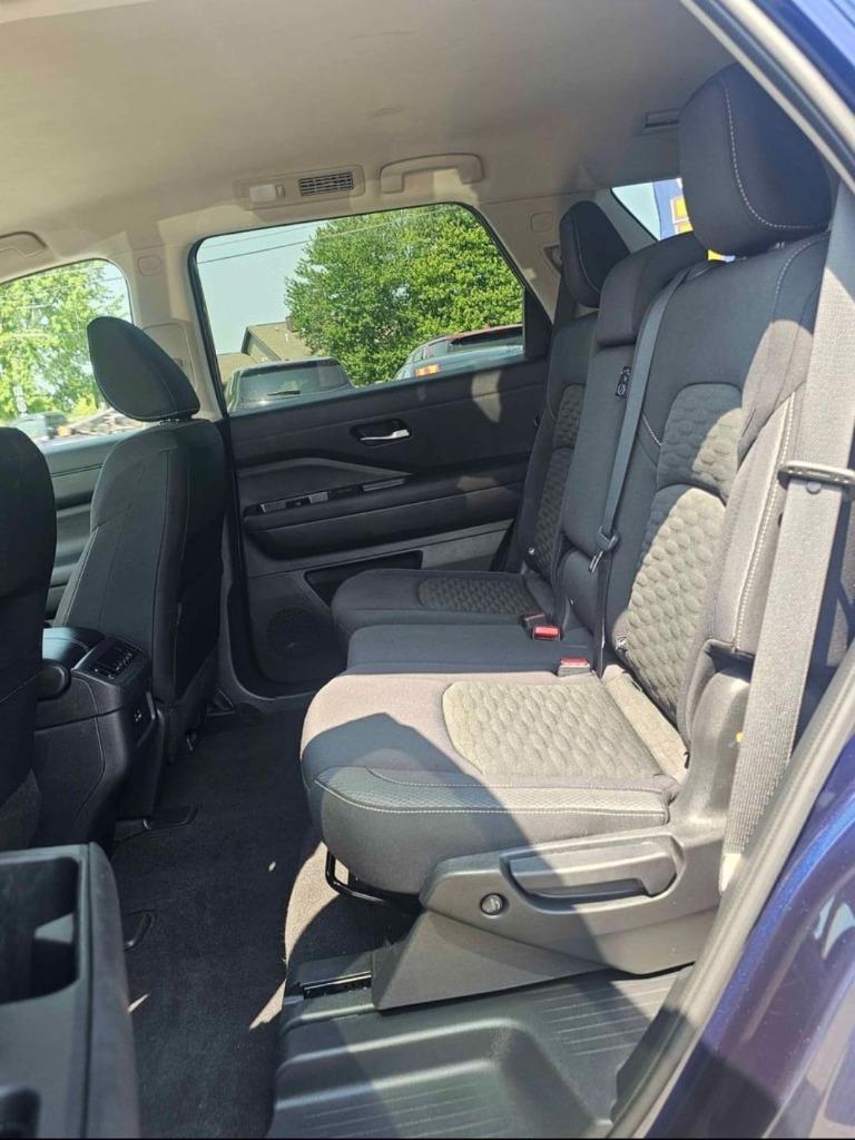 2022 Nissan Pathfinder SV photo