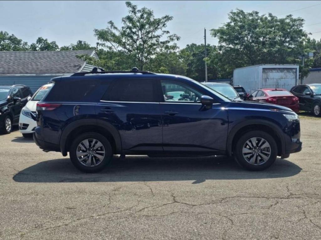 2022 Nissan Pathfinder SV photo