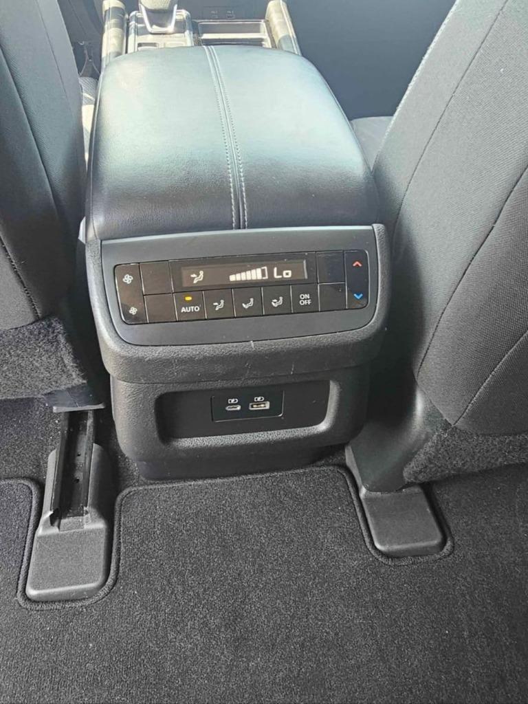 2022 Nissan Pathfinder SV photo