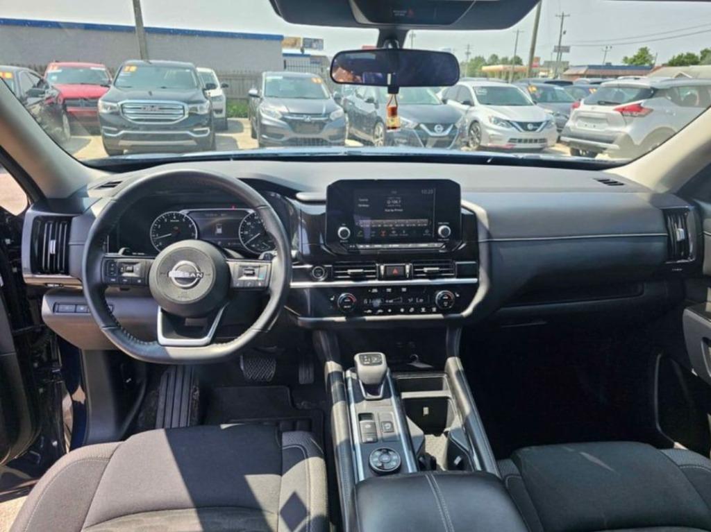 2022 Nissan Pathfinder SV photo