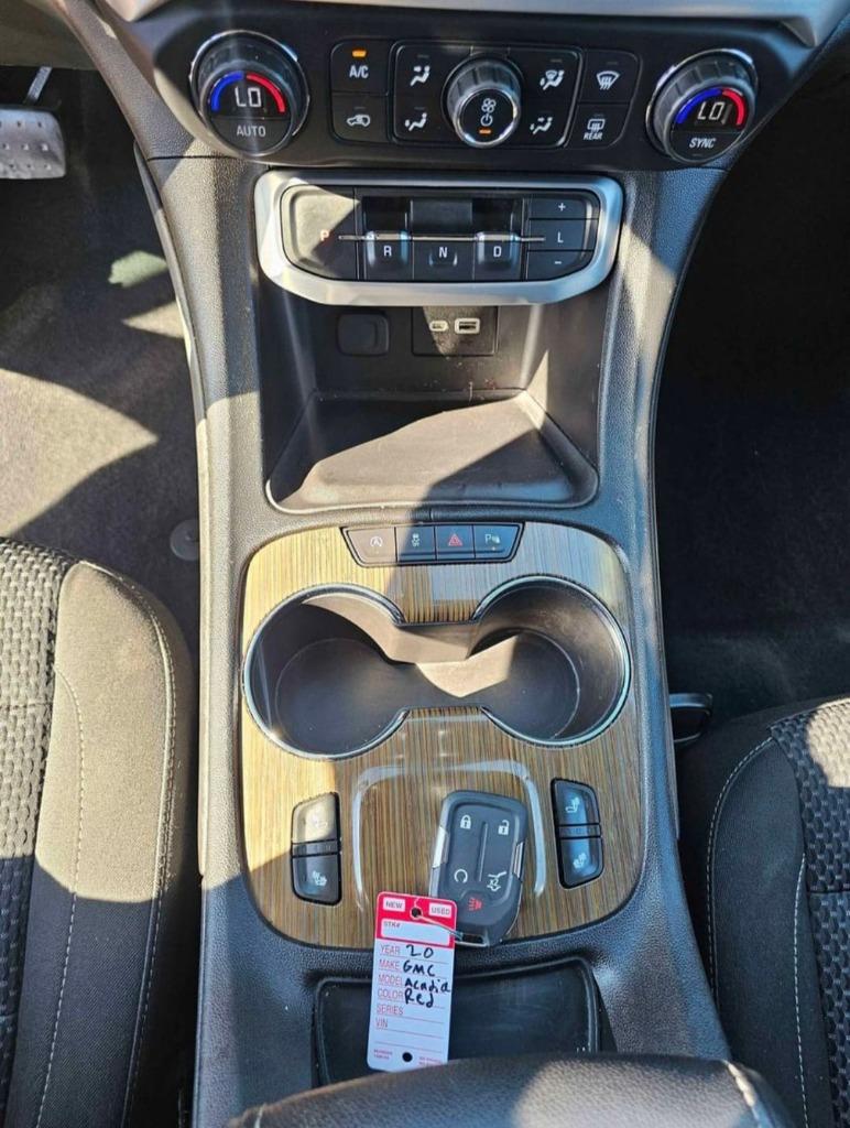 2020 GMC Acadia SLE photo