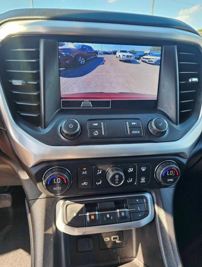 2020 GMC Acadia SLE photo