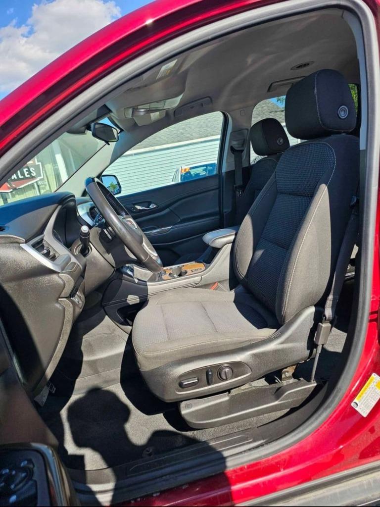 2020 GMC Acadia SLE photo