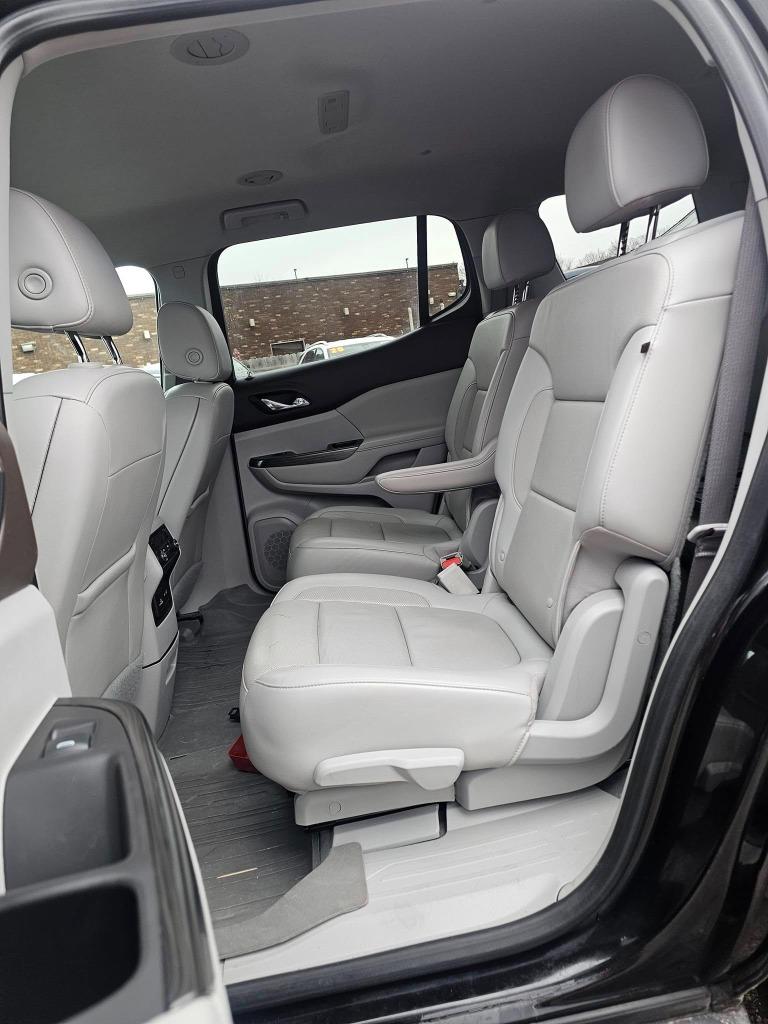 2020 GMC Acadia SLT photo