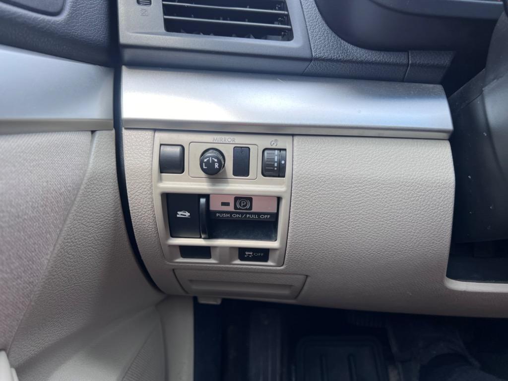 2013 Subaru Outback 2.5i Premium photo