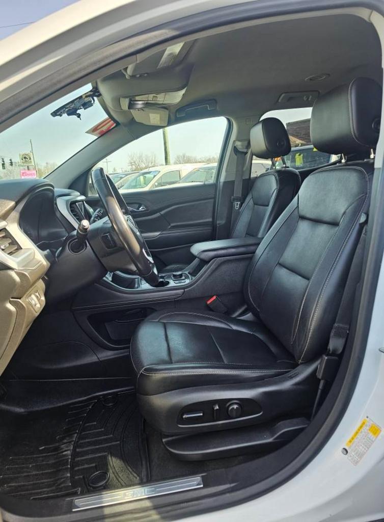2020 GMC Acadia SLT photo