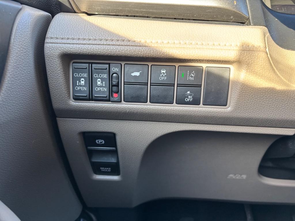 2018 Honda Odyssey - $16,900