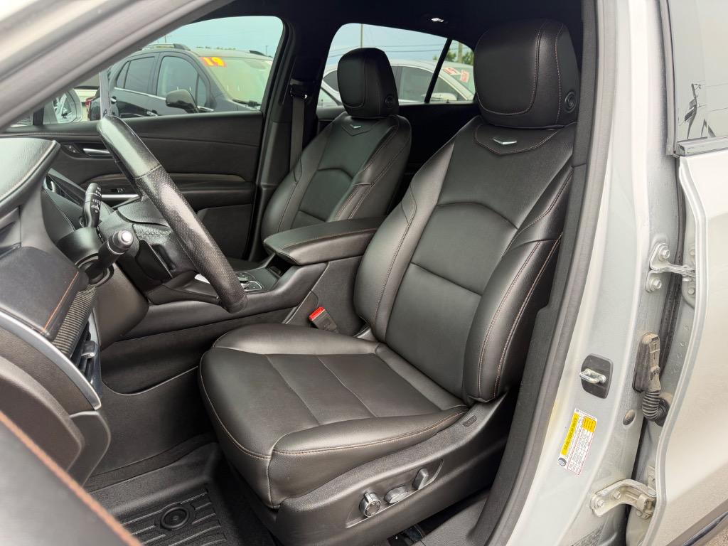 2020 Cadillac XT4 - $17,500