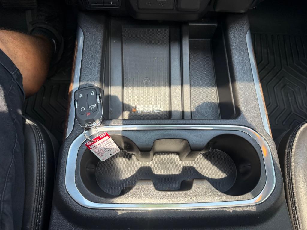2020 Chevrolet Silverado - $32,900