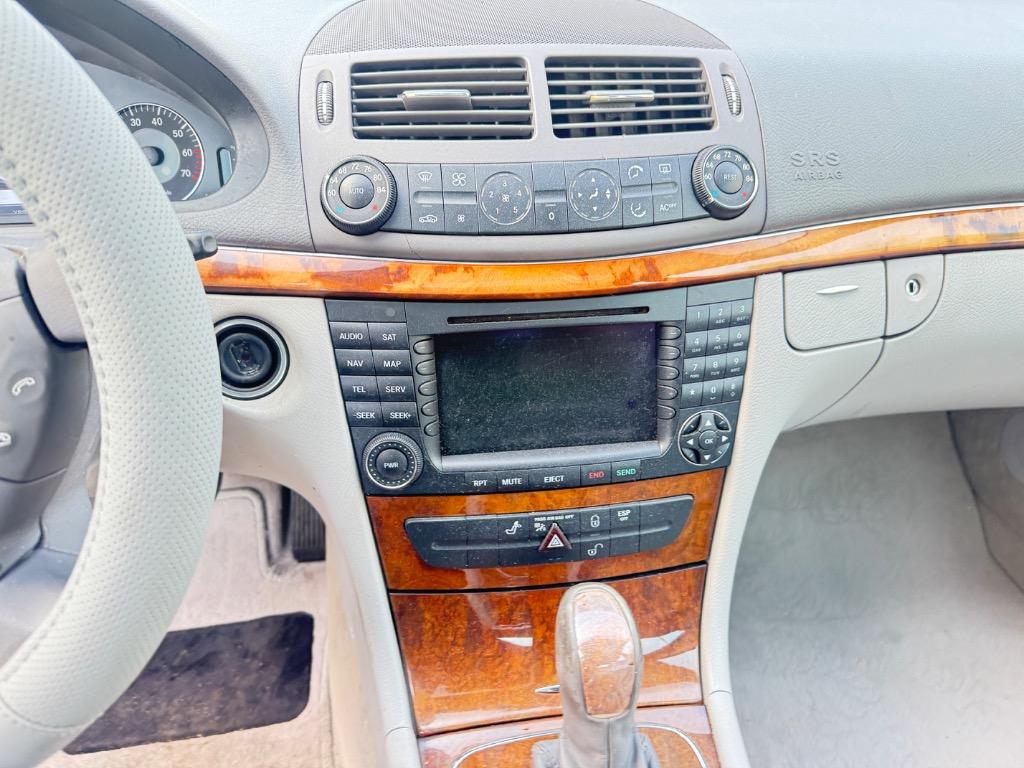 2005 Mercedes-Benz E-Class E320 photo