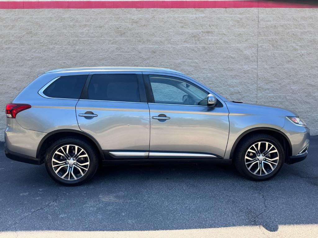2017 Mitsubishi Outlander - $5,695