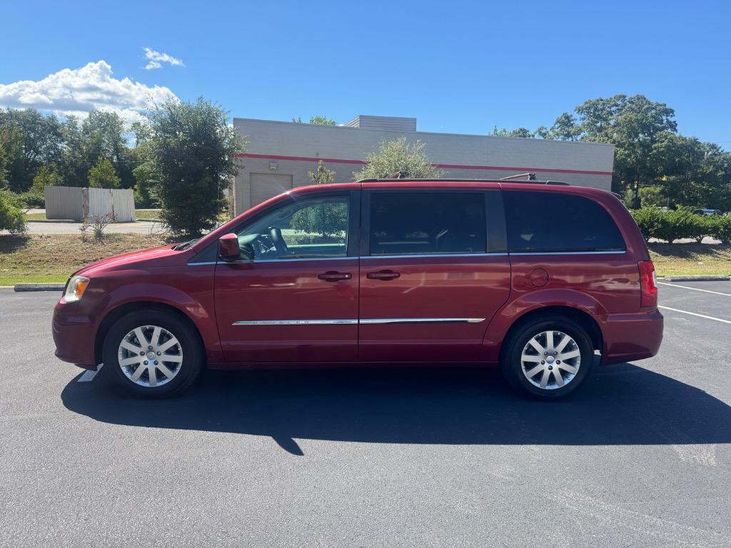 2015 Chrysler Town And Country - $3,995