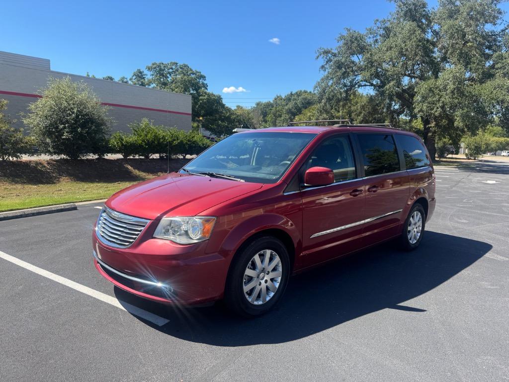 2015 Chrysler Town And Country - $3,995