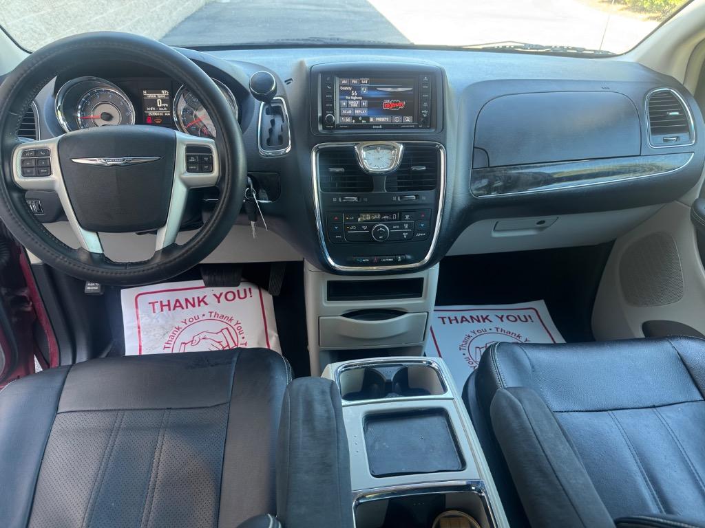 2015 Chrysler Town And Country - $3,995