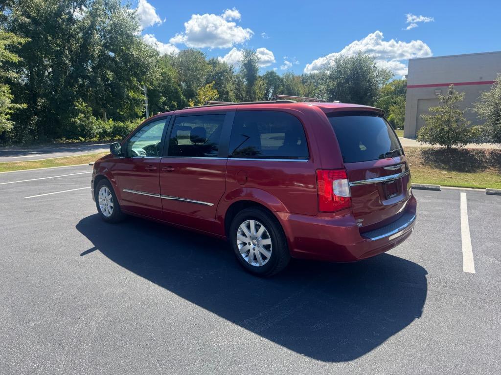 2015 Chrysler Town And Country - $3,995