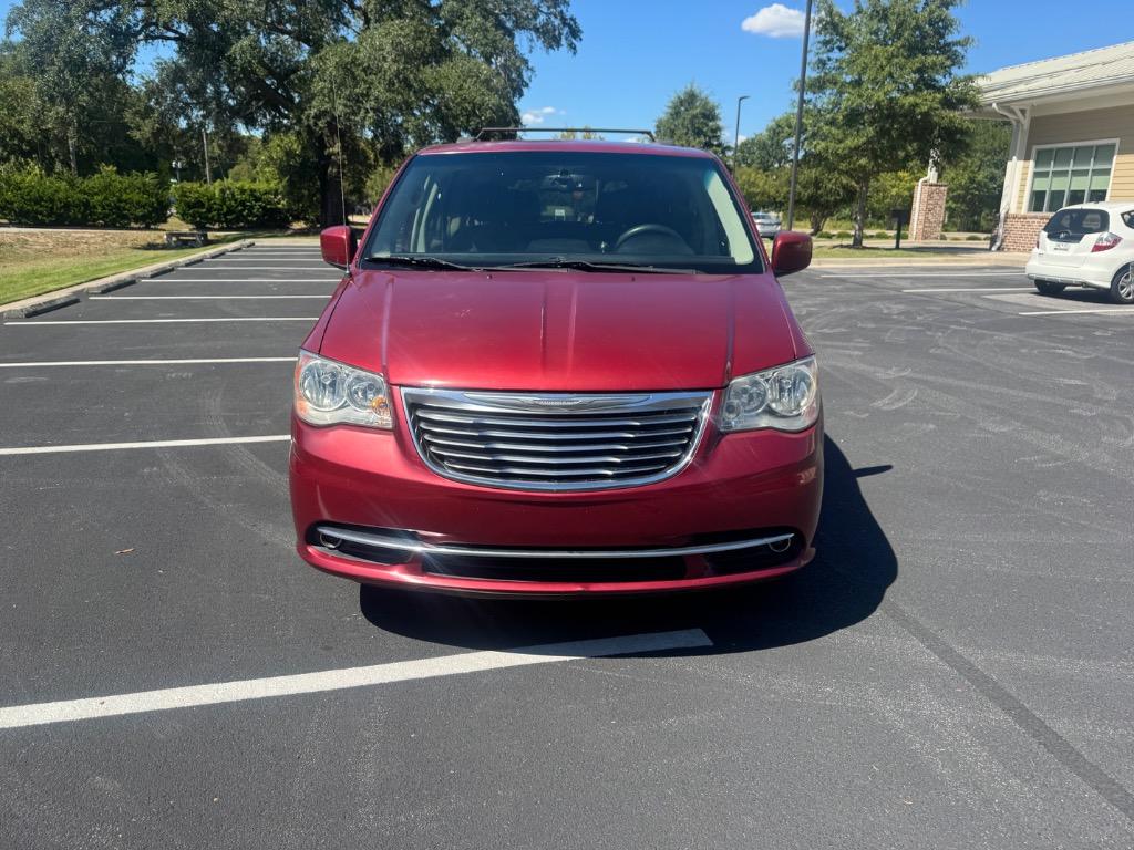 2015 Chrysler Town And Country - $3,995