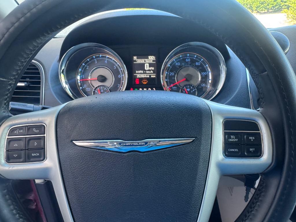 2015 Chrysler Town And Country - $3,995