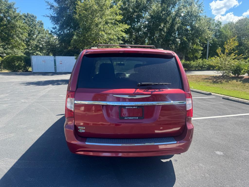 2015 Chrysler Town And Country - $3,995